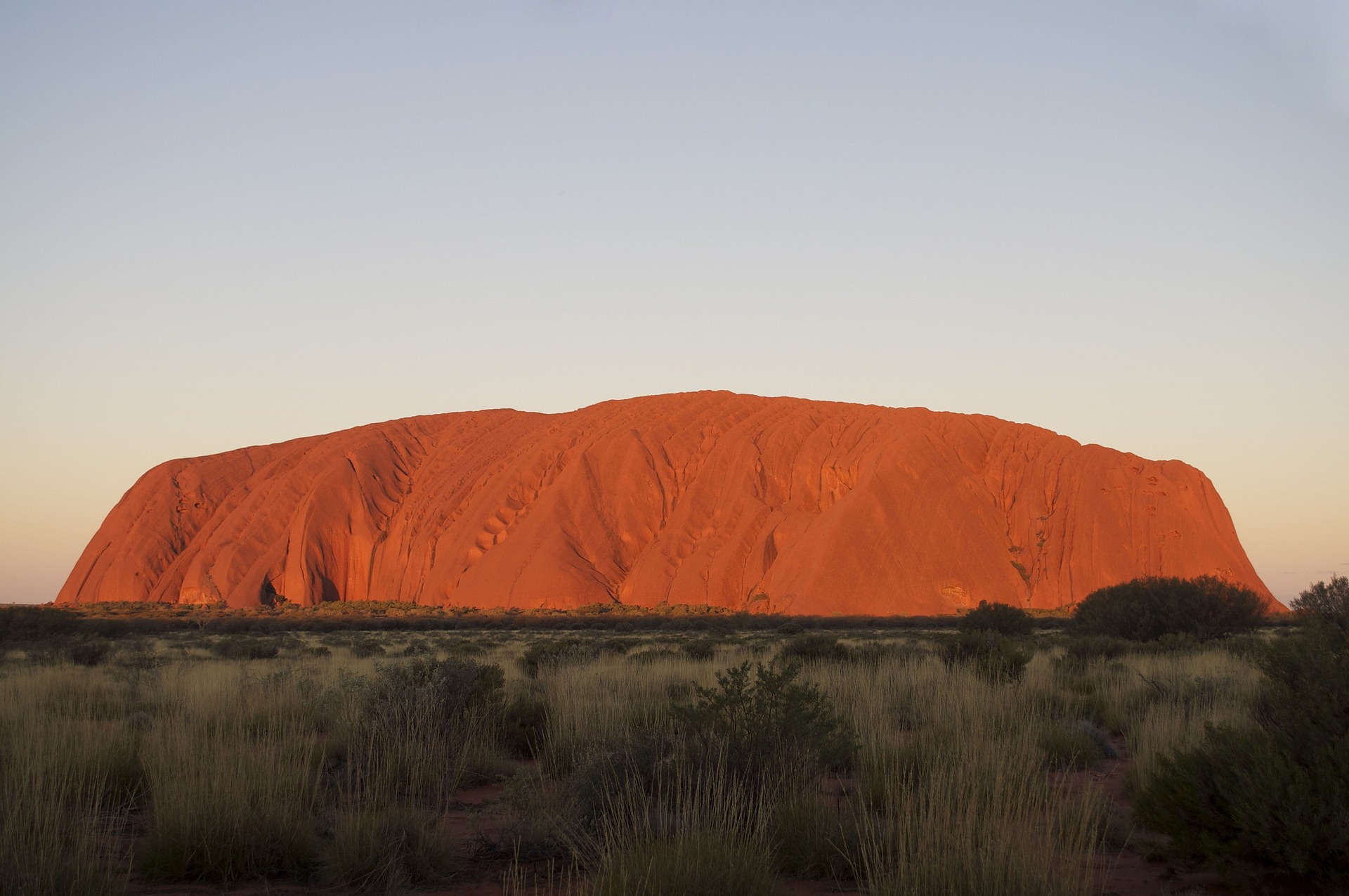 ayers-rock-1538576_1920
